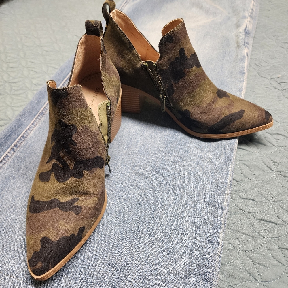 Sun- Stone booties. Sizes 7.5